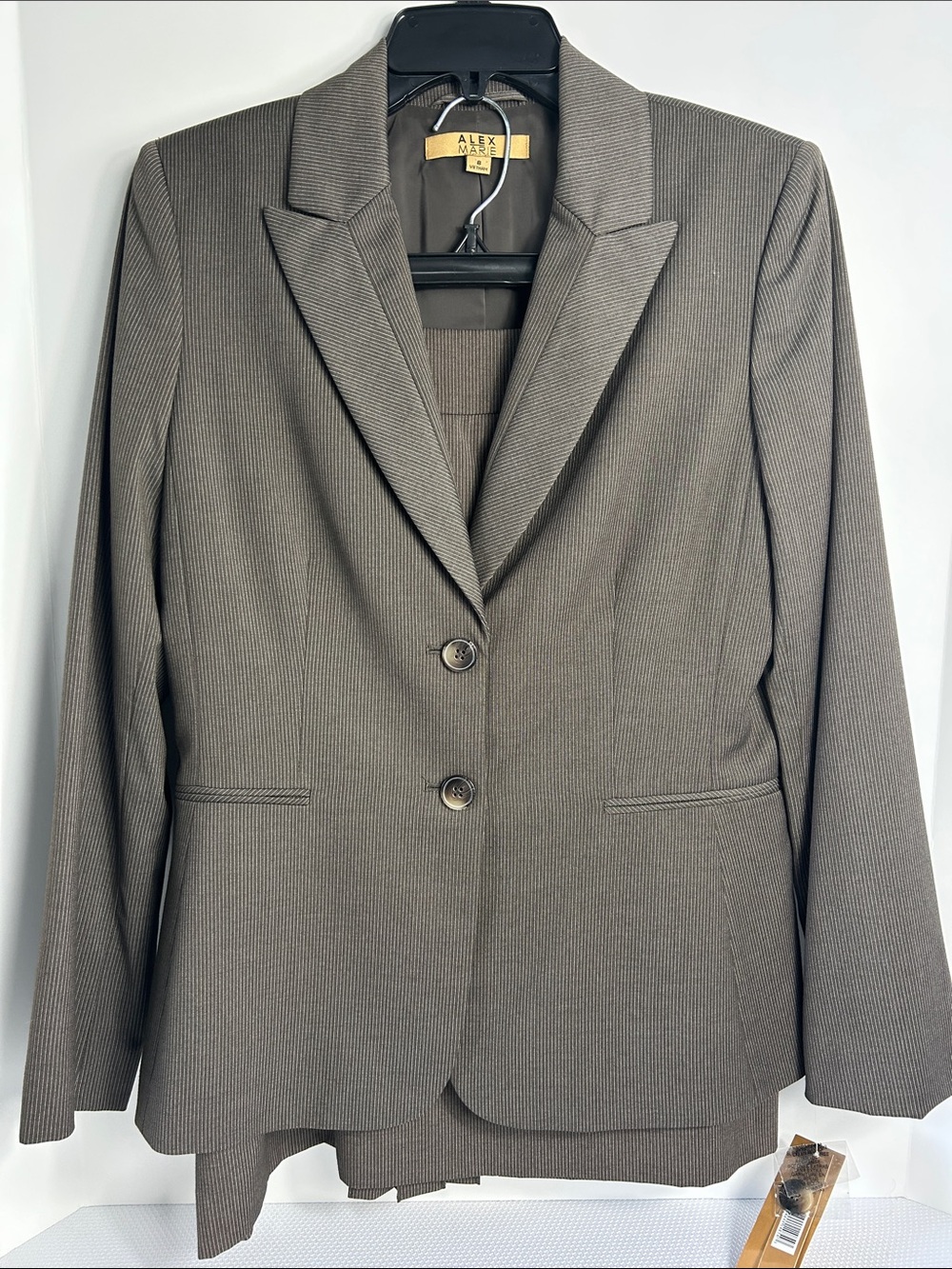 Alex Marie Women’s Size 8 2 Piece Suit Blazer Skirt Brown Ivory Designer Set